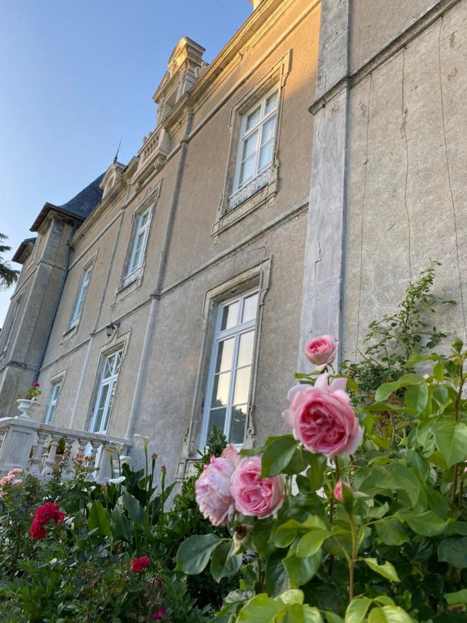 Chateau De St-Fulgent, Gite La Tour Saint-Fulgent Exterior foto